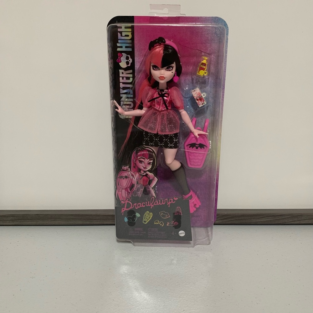 Monster High®: Draculaura™ Day Out Doll with Accessories-New